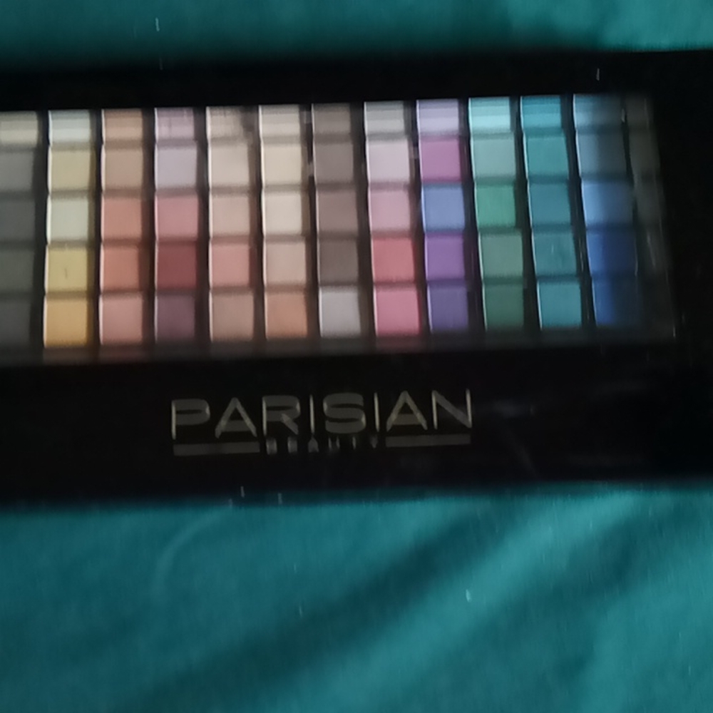 Makeup - Picture 2 of 7